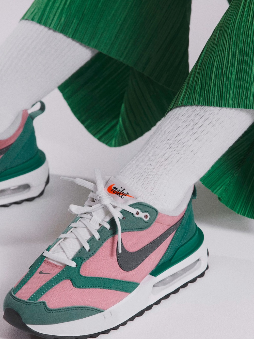 Nike Air Max Dawn 'Rust Pink Jade Glaze